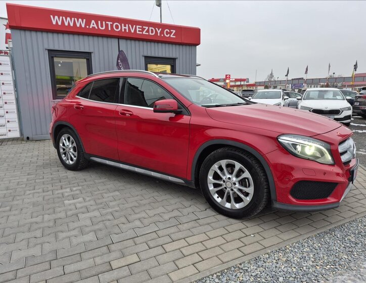 Mercedes-Benz GLA SUV / Terénní 1,6 l 115 kw