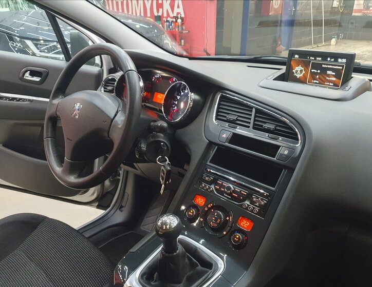 Peugeot 5008 MPV 1,6 l 88 kw