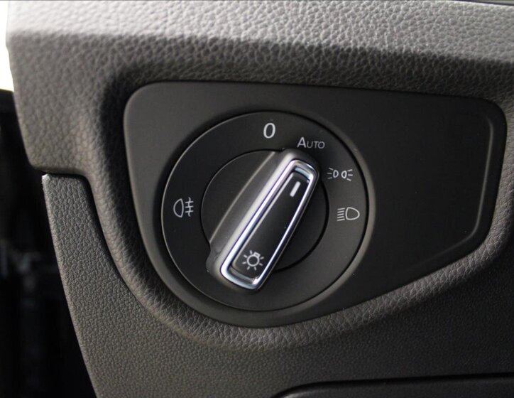 Volkswagen Touran Kombi 1,5 l 110 kw