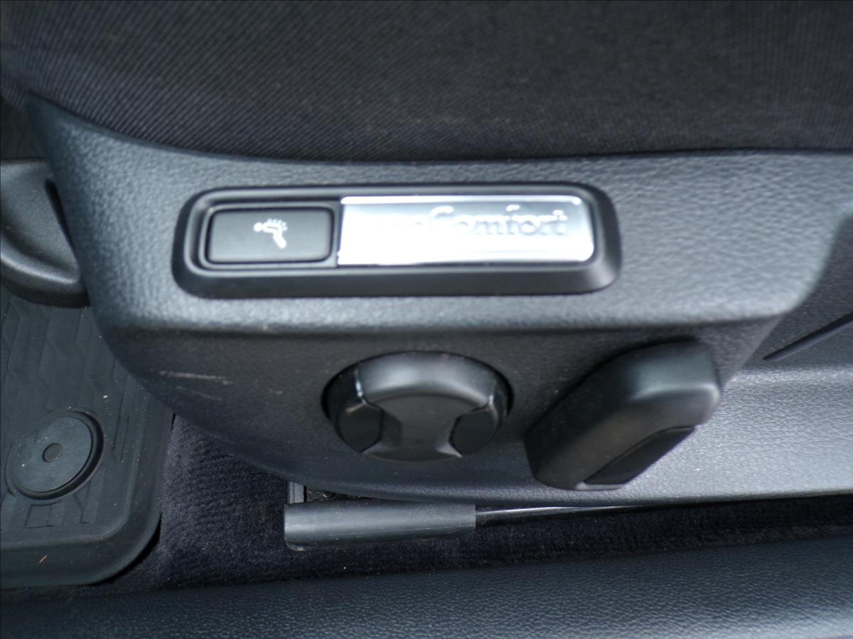 Volkswagen Passat Kombi 1,6 l 88 kw