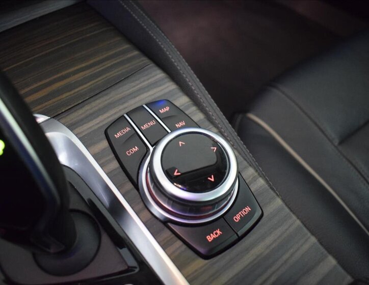 BMW Řada 5 Kombi 3,0 l 195 kw