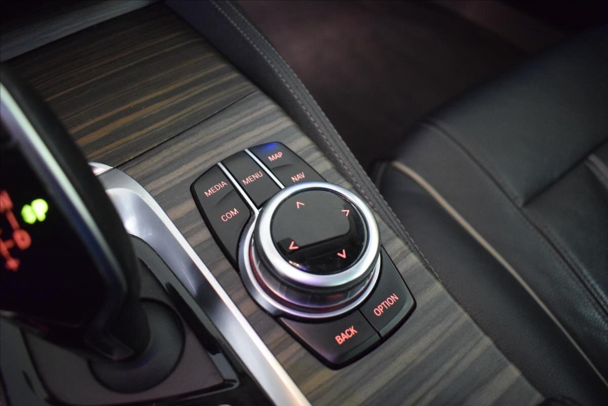 BMW Řada 5 Kombi 3,0 l 195 kw