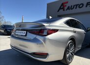 Lexus ES 300h Sedan / Limuzína 2,5 l 131 kw