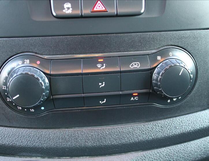 Mercedes-Benz Vito 12