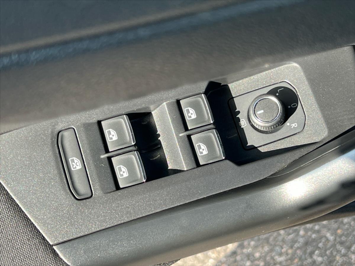 Volkswagen Polo Hatchback 999,0 85 kw