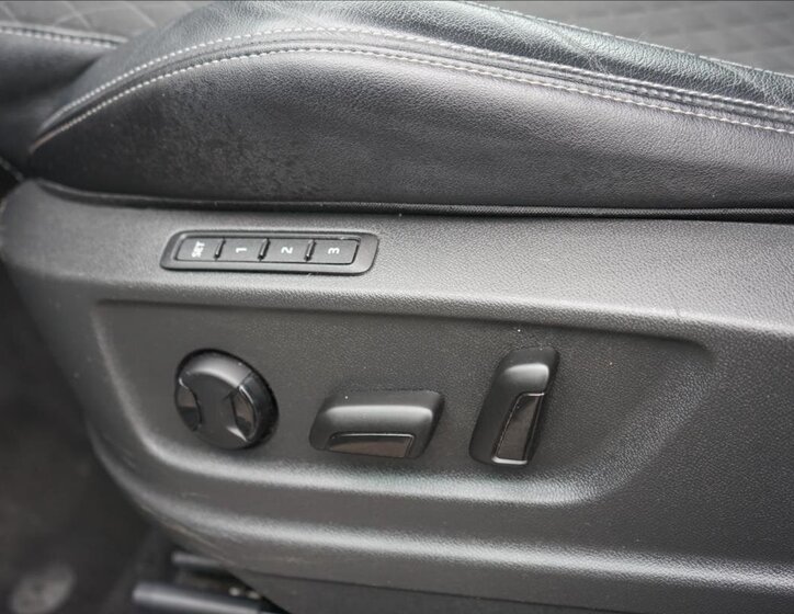 Škoda Karoq SUV 1,5 l 110 kw