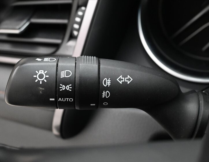 Toyota Camry Sedan / Limuzína 2,5 l 160 kw