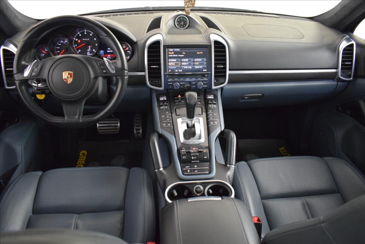 Porsche Cayenne SUV 4,8 l 405 kw
