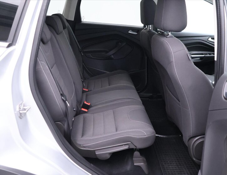Ford Kuga SUV / Terénní 1,5 l 110 kw