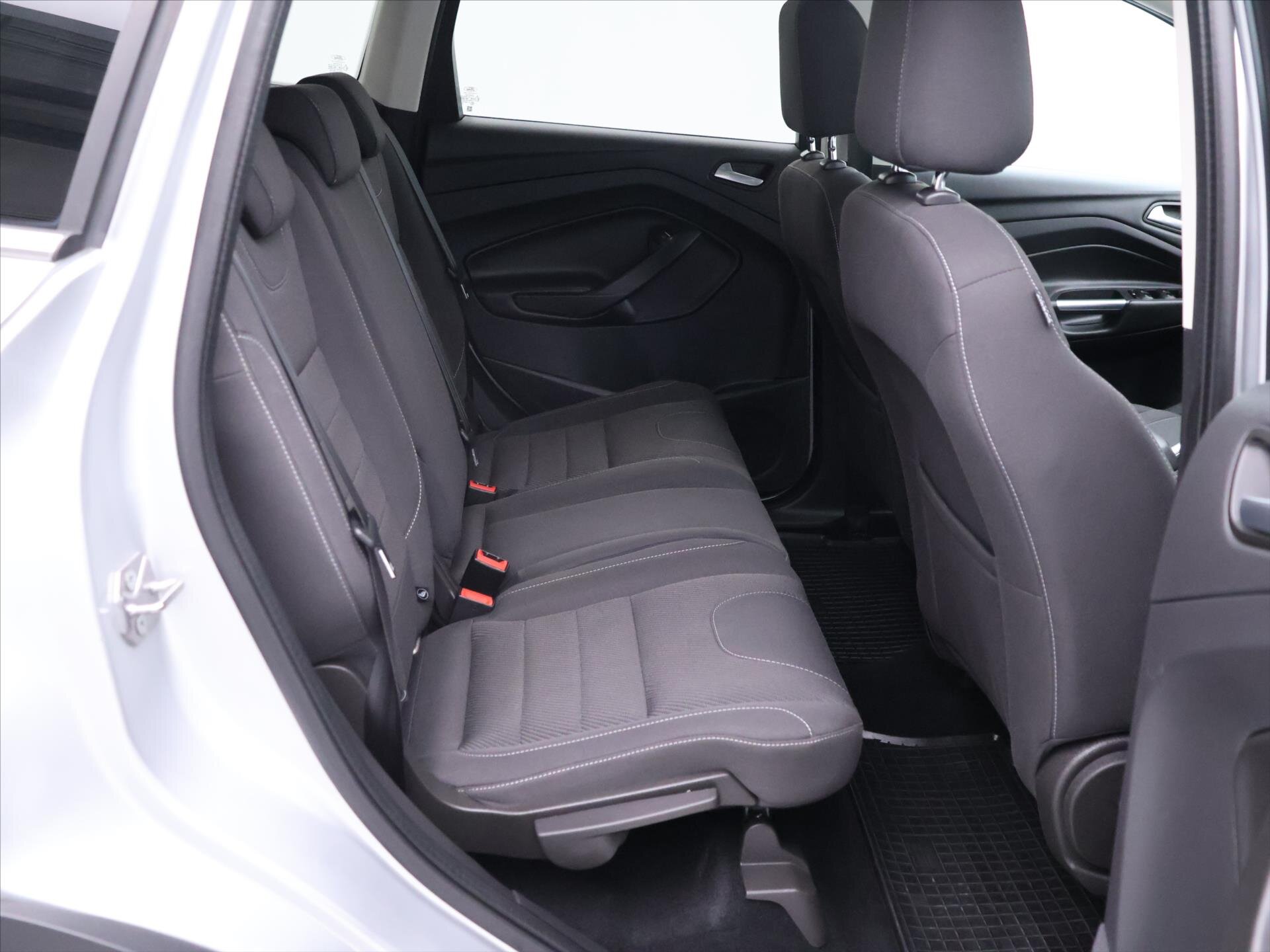 Ford Kuga SUV / Terénní 1,5 l 110 kw