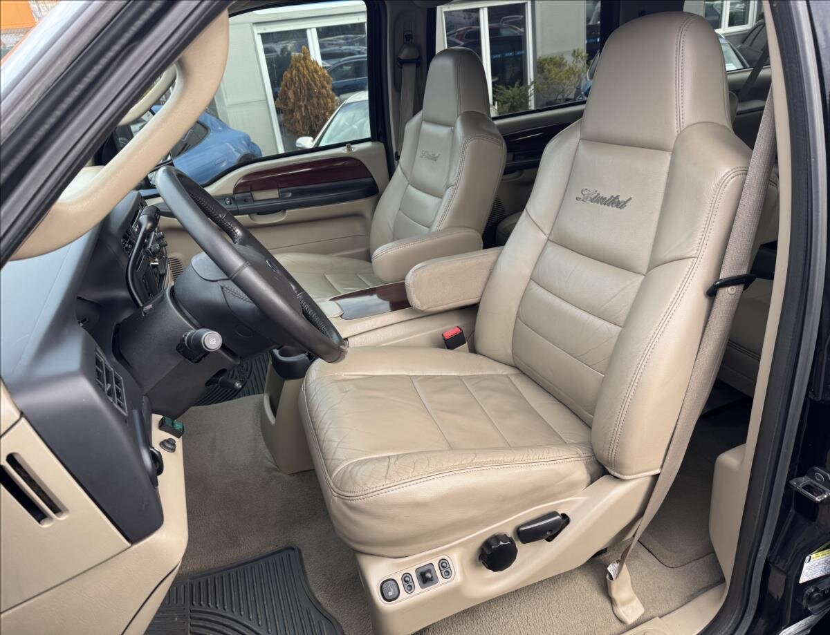 Ford Excursion SUV / Terénní 6,0 l 239 kw