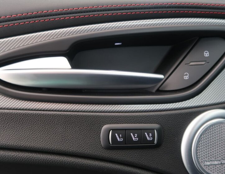 Alfa Romeo Stelvio SUV / Terénní 2,0 l 206 kw