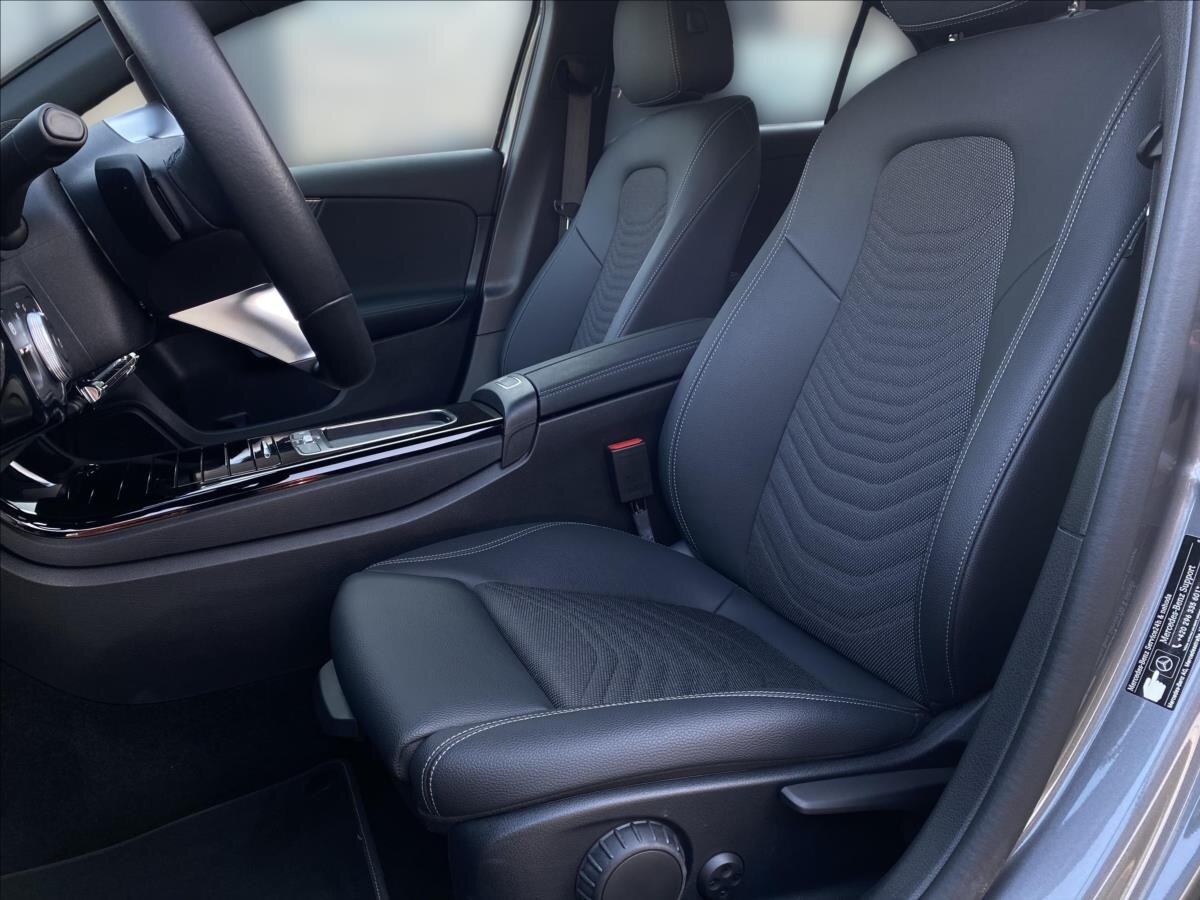 Mercedes-Benz Třídy A Hatchback 1,3 l 120 kw