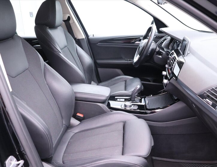 BMW X3 SUV / Terénní 2,0 l 140 kw