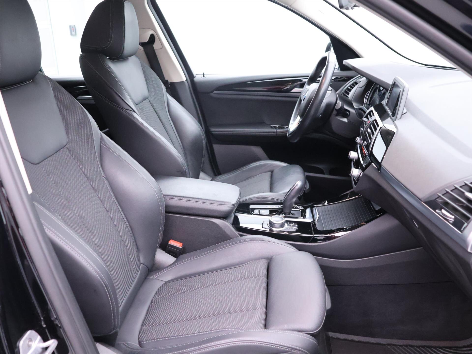 BMW X3 SUV / Terénní 2,0 l 140 kw