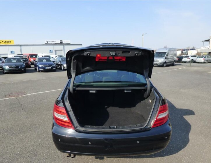 Mercedes-Benz Třídy C Sedan / Limuzína 2,1 l 88 kw