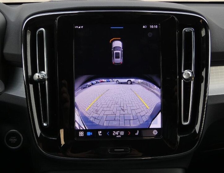 Volvo XC40 SUV / Terénní 2,0 l 120 kw