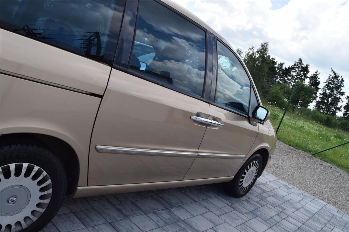 Lancia Phedra MPV 2,2 l 94 kw