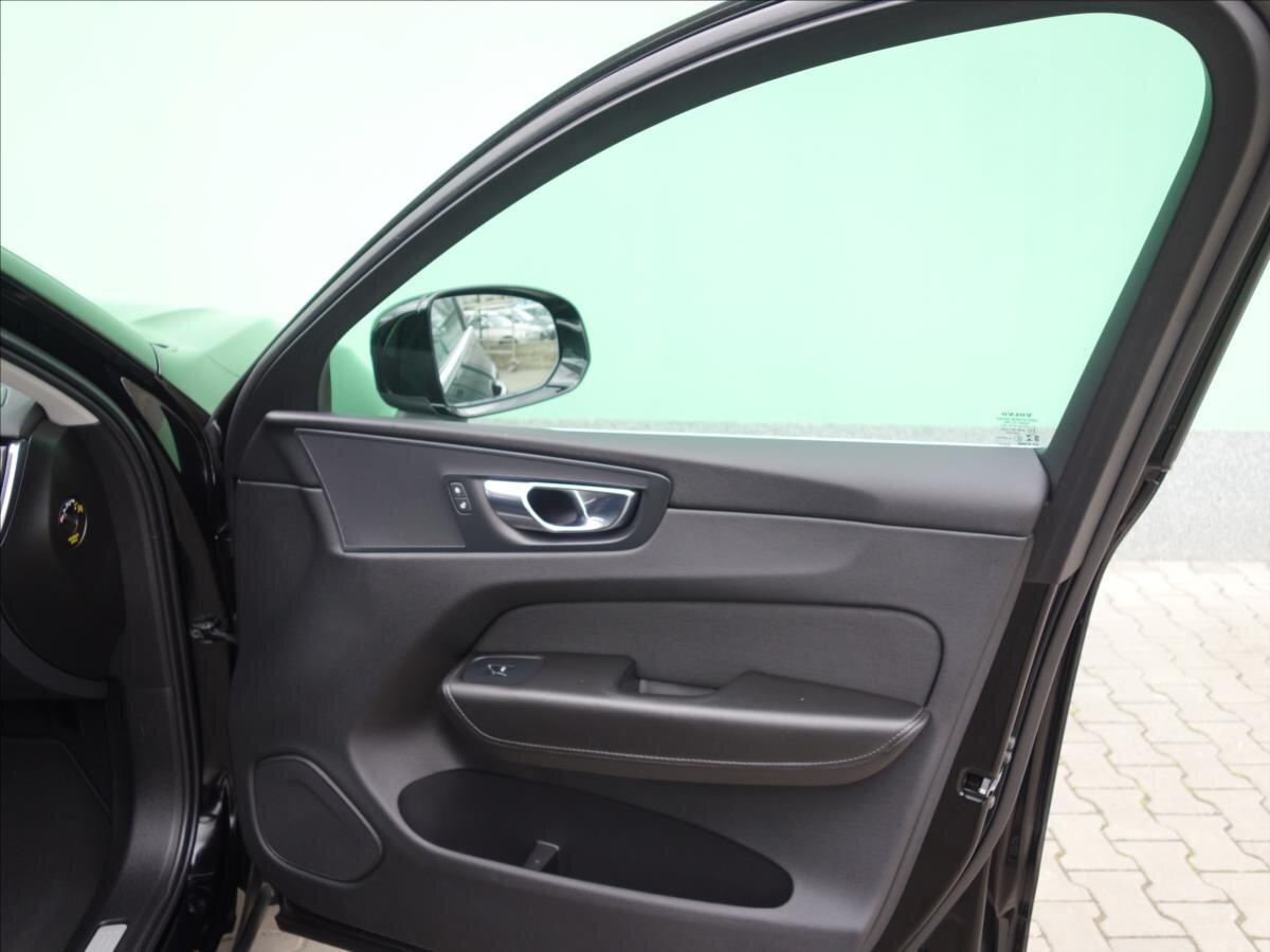 Volvo XC60 SUV / Terénní 2,0 l 110 kw