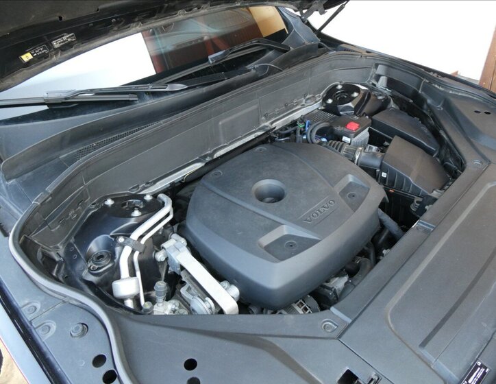 Volvo XC90 SUV / Terénní 2,0 l 228 kw