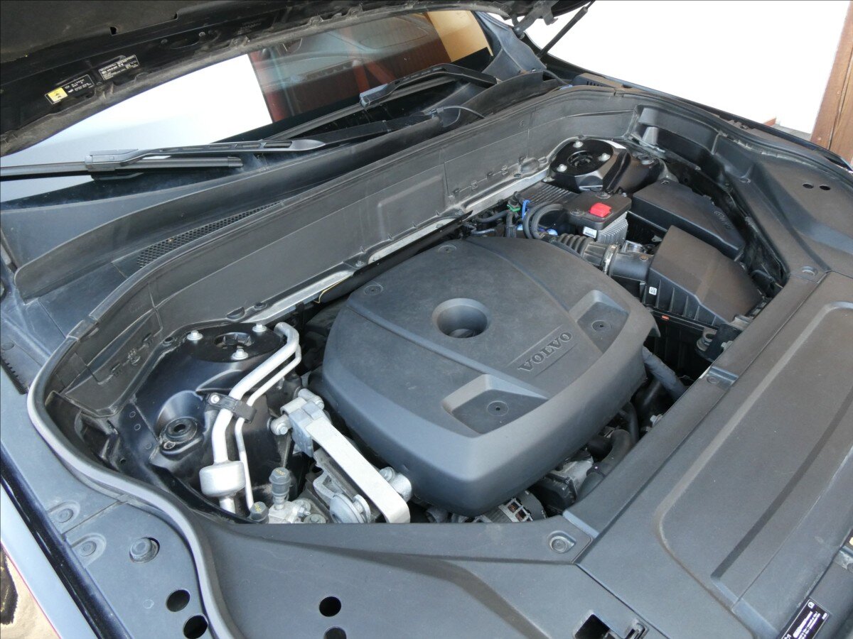 Volvo XC90 SUV / Terénní 2,0 l 228 kw