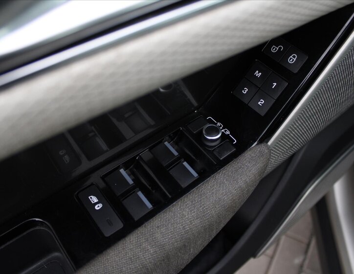 Land Rover Range Rover Velar 26