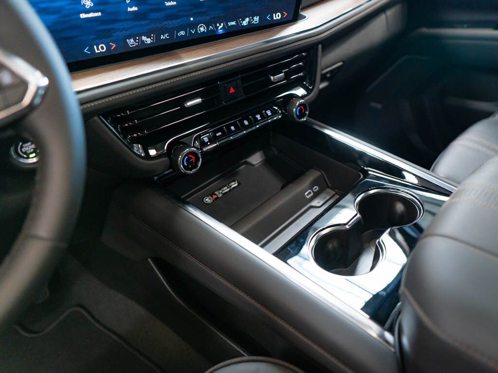 Chevrolet Suburban SUV 6,2 l 313 kw