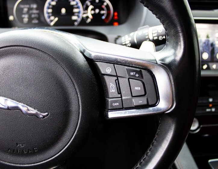 Jaguar F-Pace SUV 3,0 l 221 kw