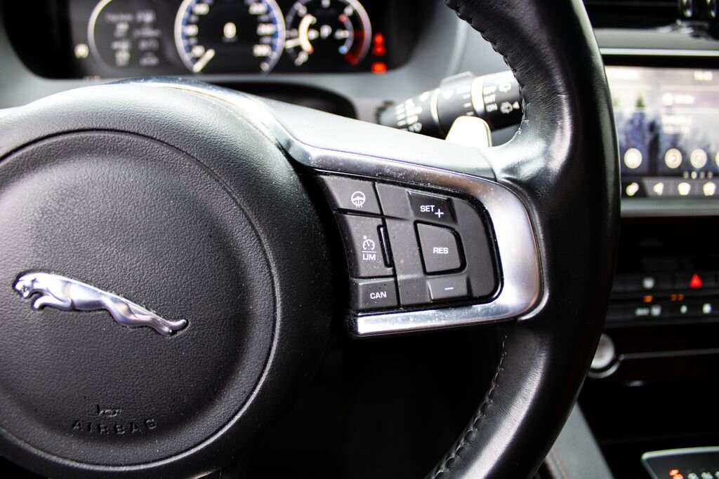 Jaguar F-Pace SUV 3,0 l 221 kw