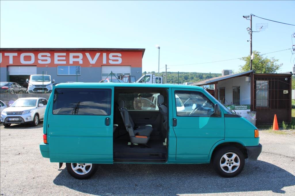 Volkswagen Caravelle Kombi 2,4 l 57 kw