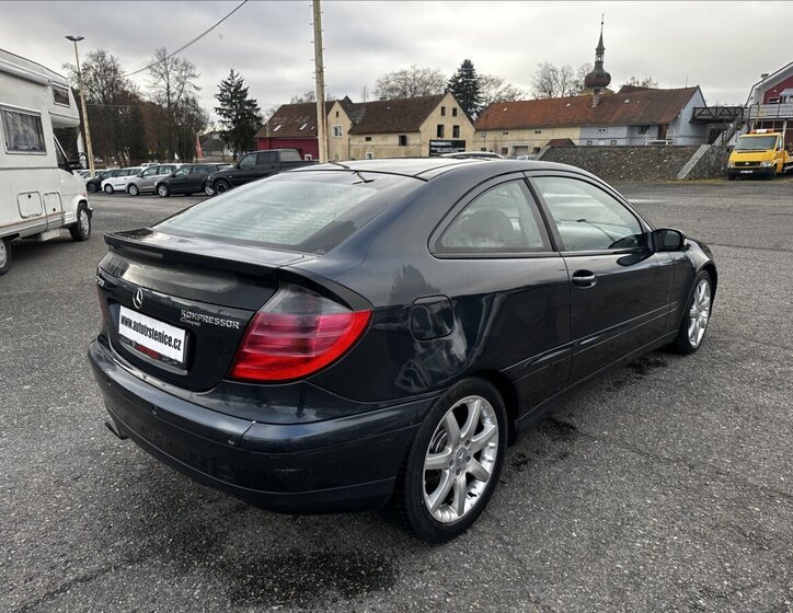 Mercedes-Benz Třídy C Kupé 2,0 l 120 kw