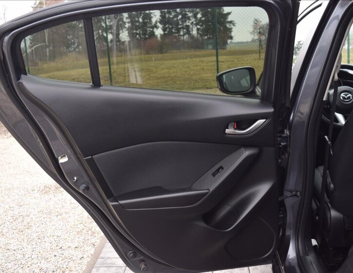 Mazda 3 Sedan / Limuzína 1,5 l 74 kw