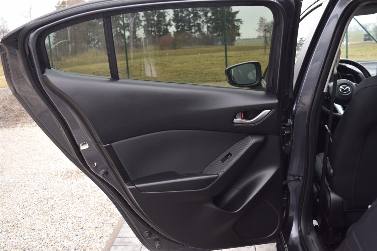 Mazda 3 Sedan / Limuzína 1,5 l 74 kw