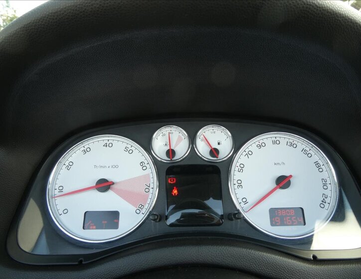 Peugeot 307 Kupé 2,0 l 100 kw