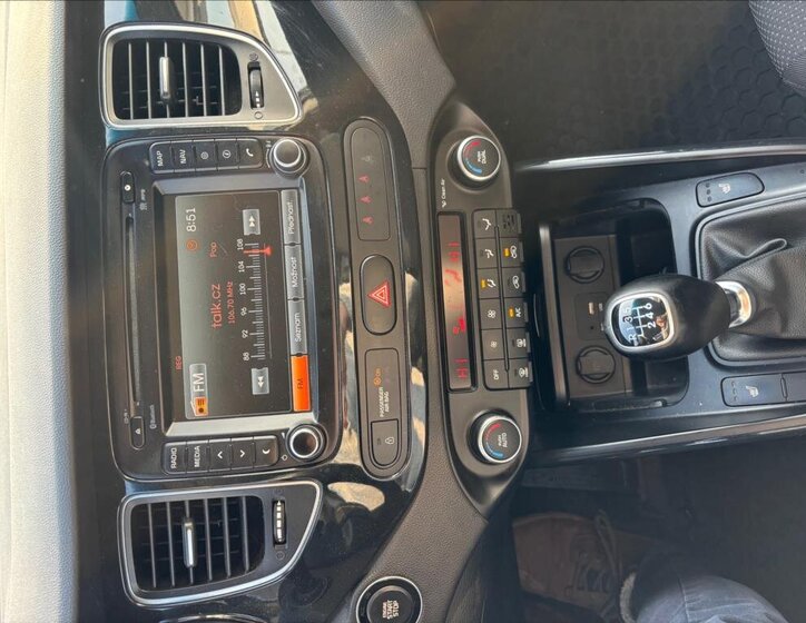 KIA Carens Kombi 1,7 l 104 kw