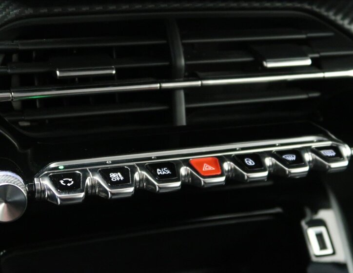 Peugeot 2008 SUV / Terénní 1,2 l 74 kw