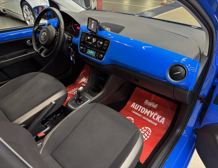 Volkswagen up! 12
