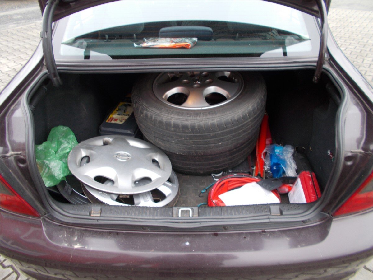 Opel Vectra Sedan 1,6 l 74 kw