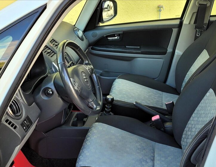 Suzuki SX4 Hatchback 2,0 l 99 kw