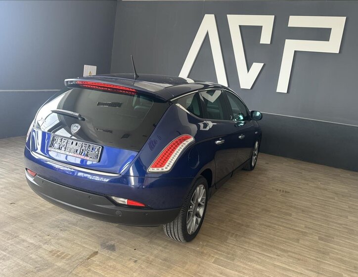 Lancia Delta Hatchback 1,6 l 88 kw