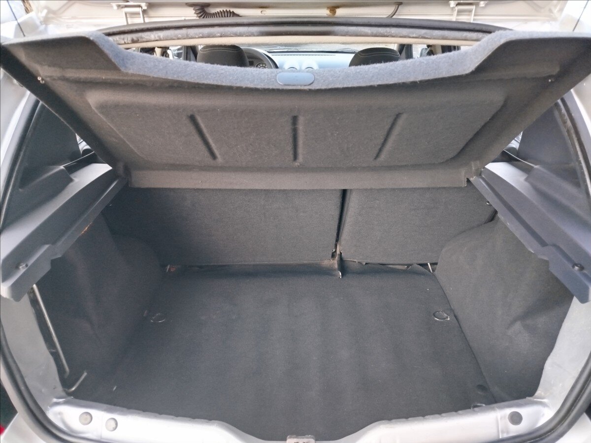 Dacia Sandero Hatchback 1,6 l 64 kw