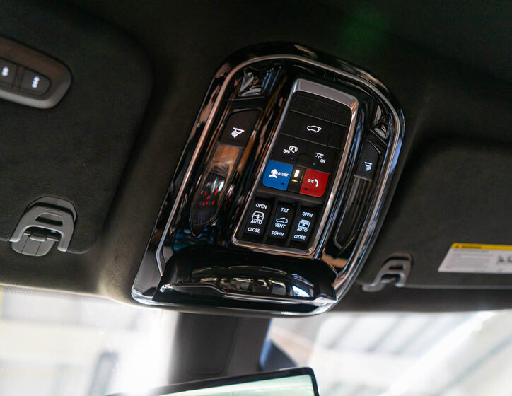 Jeep Grand Wagoneer SUV / Terénní 6,4 l 351 kw