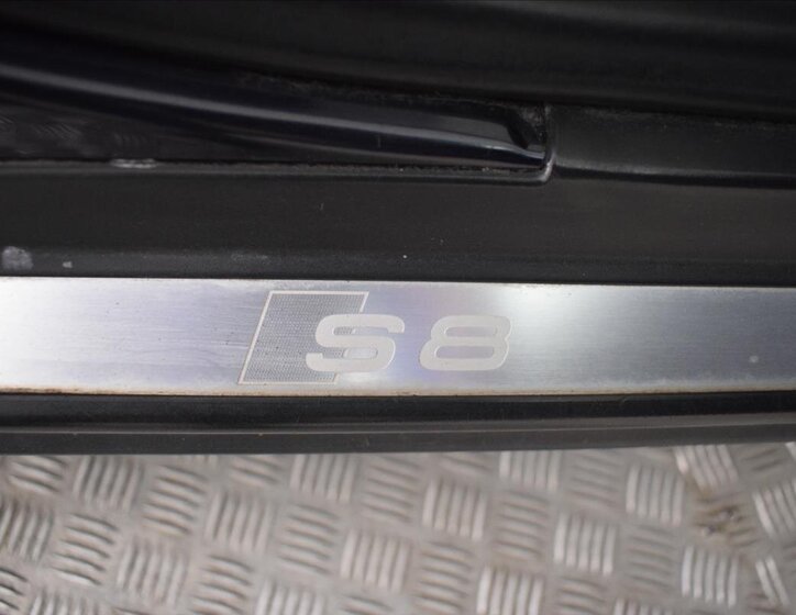 Audi S8 Sedan 4,2 l 265 kw