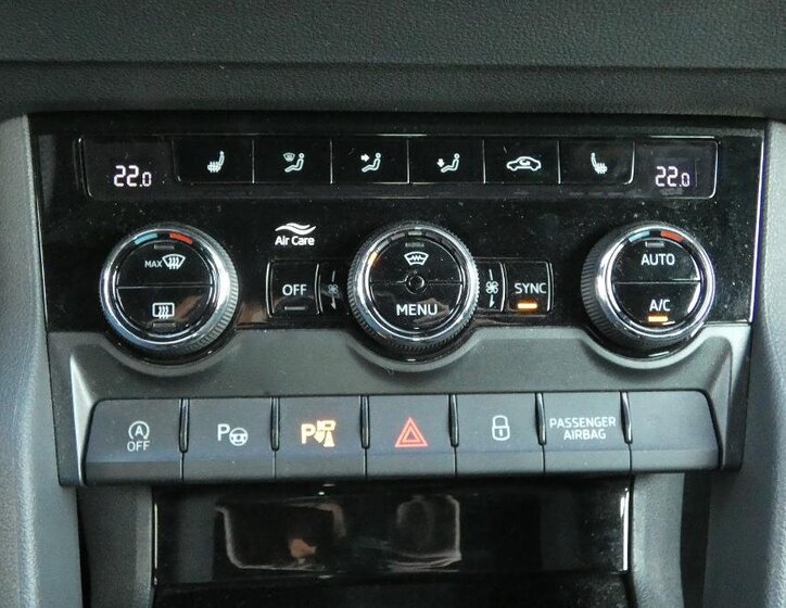 Škoda Karoq SUV / Terénní 1,5 l 110 kw