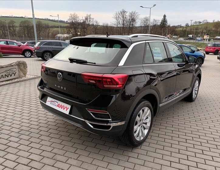 Volkswagen T-Roc SUV / Terénní 1,5 l 110 kw