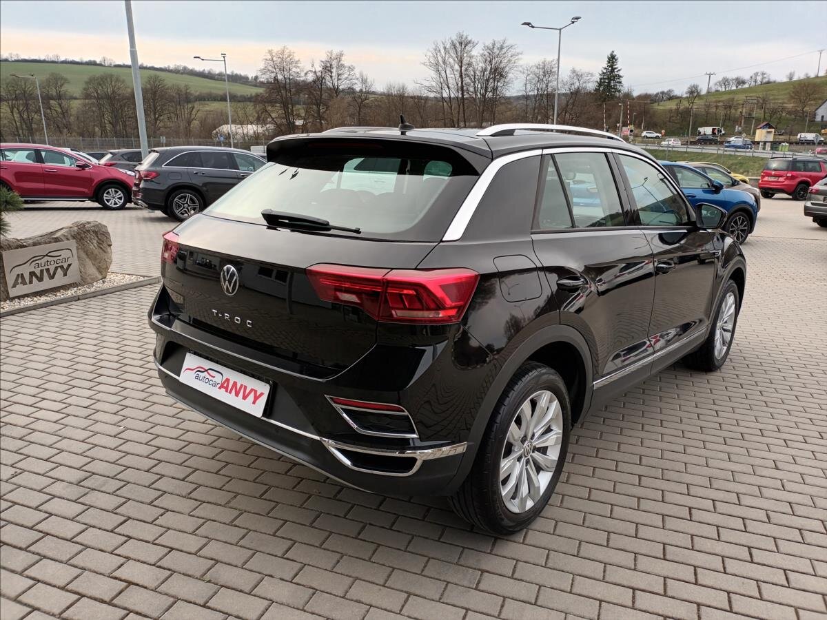 Volkswagen T-Roc SUV / Terénní 1,5 l 110 kw