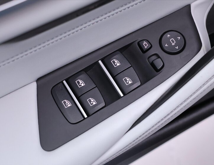 BMW M5 Sedan / Limuzína 4,4 l 441 kw