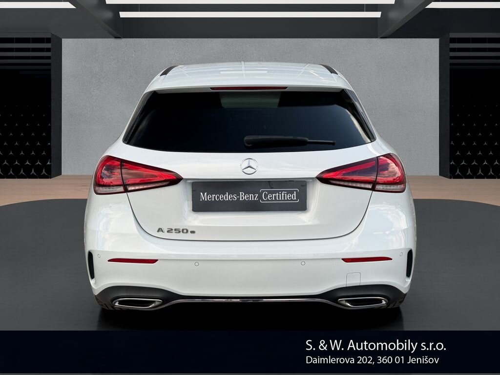 Mercedes-Benz Třídy A Hatchback 1,3 l 118 kw