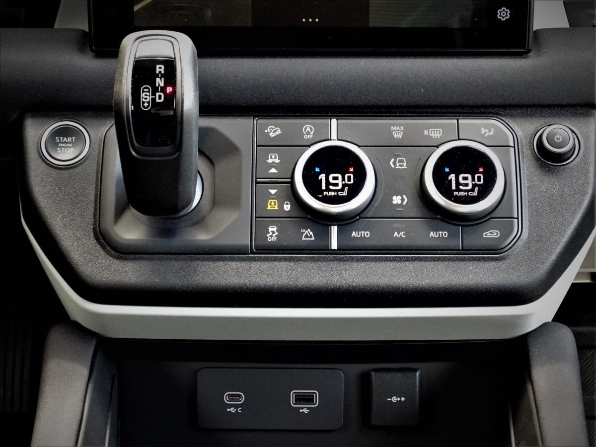 Land Rover Defender SUV / Terénní 3,0 l 147 kw