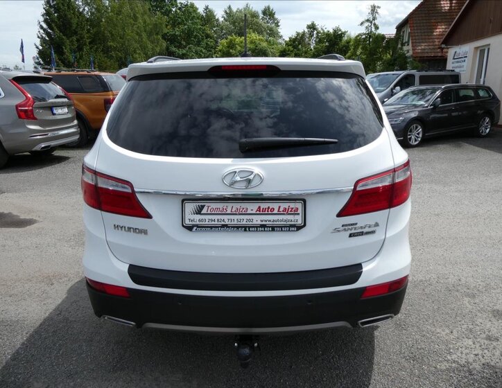 Hyundai Grand Santa Fe 8